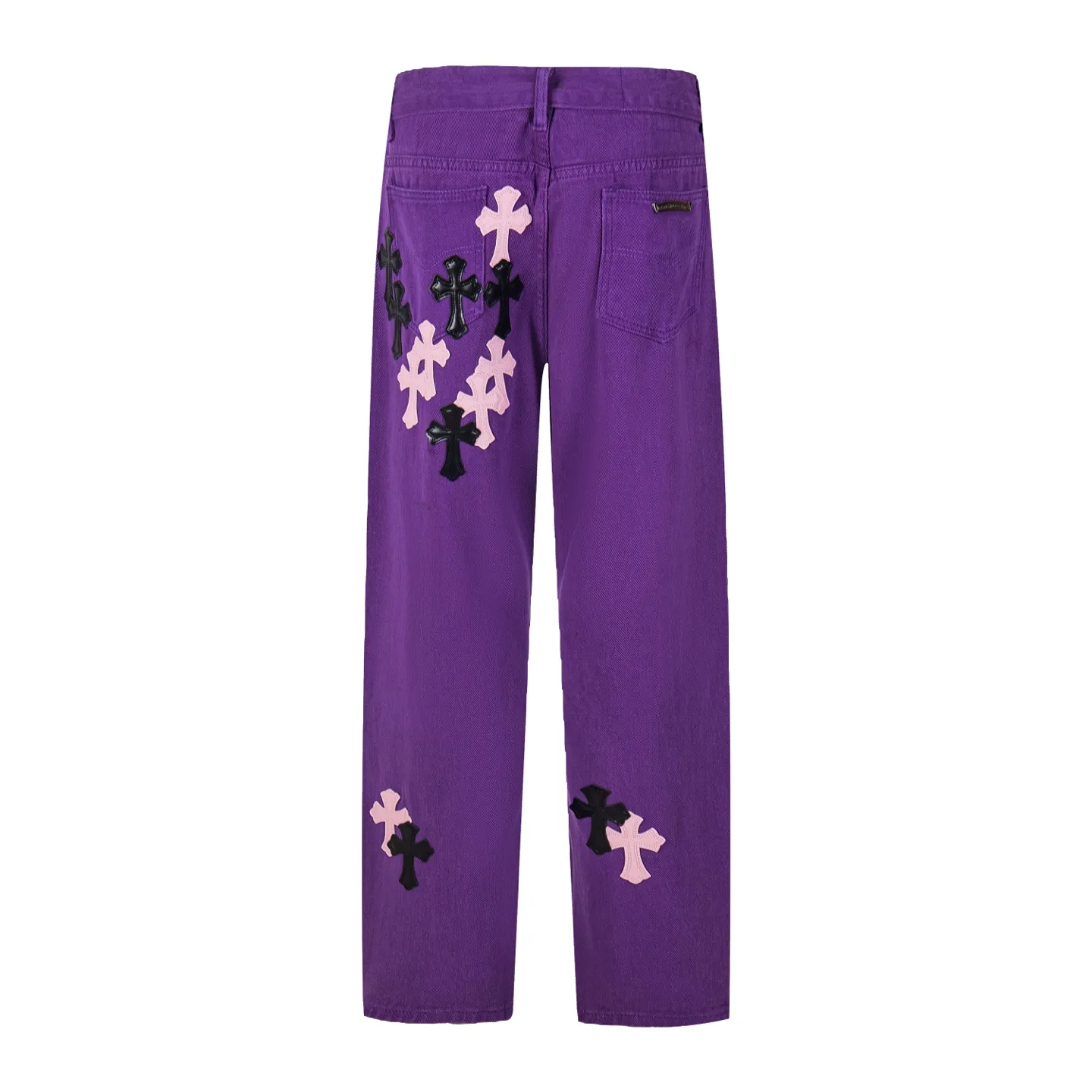 P240 Chrome Hearts Overseas limited edition violet patchwork leather cross hot girl couple jeans are a hot item this season and are sought after by countless celebrities and fashionistas. The neat details of the cutting process add color to the playful fashion! The neat and meticulous design, and the well-fitting structure is unique. The upper body not only has outstanding recognition, but also looks younger and younger. A style with the ultimate wearing meaning and performance, gorgeous color matching, and the craftsmanship of this style is also extremely extraordinary. After the finished product is washed, it is disassembled and hand-made with sheepskin cross leather and then spliced ​​together to complete. The whole piece has too many craftsmanship to describe. It is decorated with patchwork cross flowers and high-waisted washed jeans! ! Absolutely high-end luxury product, a god-level single product, a super popular product, made by top heavy industry, a magic weapon that cannot be missed to hit the streets. Style number: 1837 Size: 28 30 32 34 Color: purple